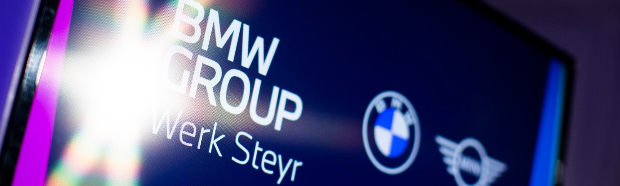 BMW Group Werk Steyr Schrift plus BMW und MINI Logo